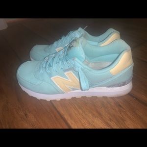 Women’s New Balance Tennis Shoes